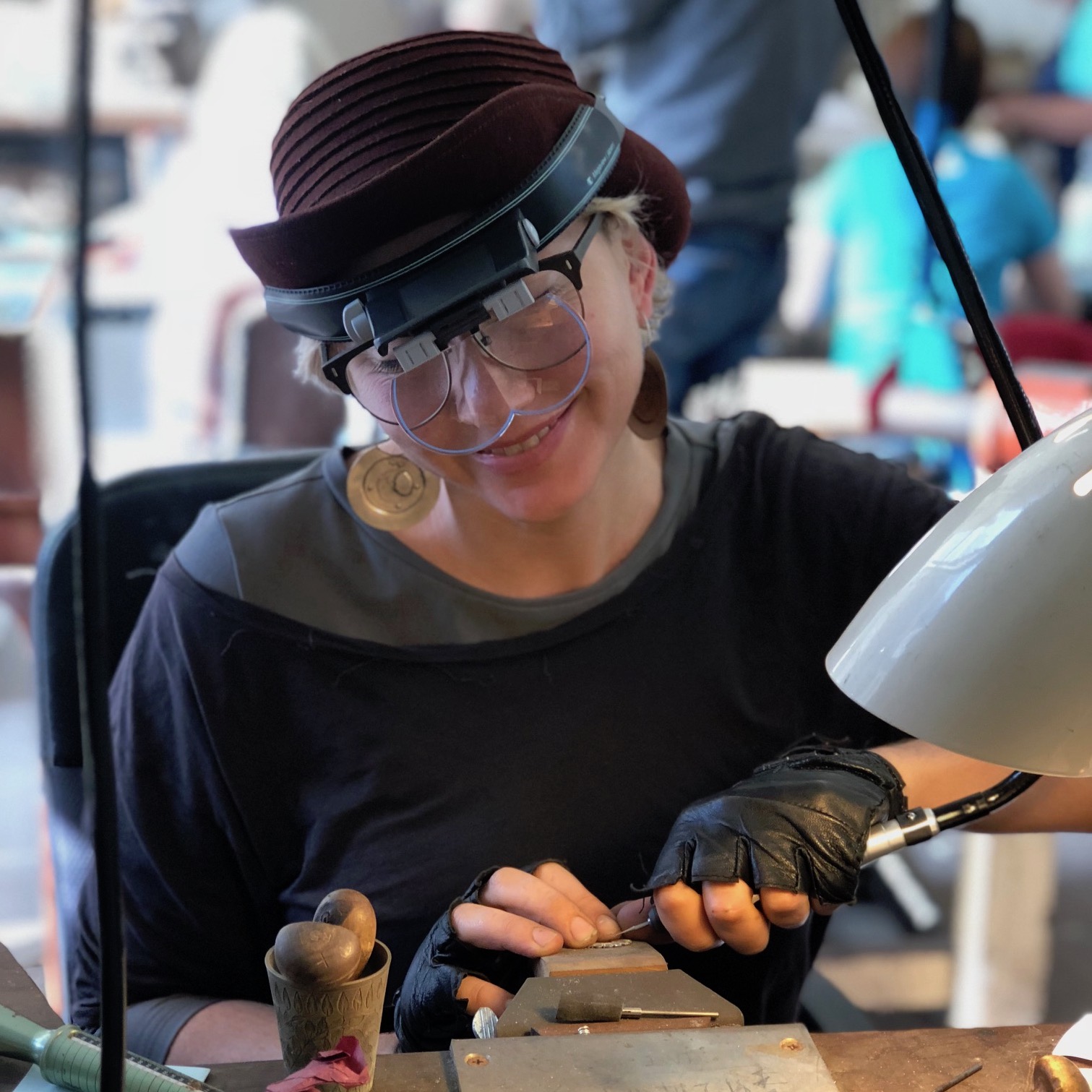 Bethamy Linton A fourth generation Western Australian silversmith, Bethamy Linton’s interest in jewellery and metal object design began as a child during hours spent in the Linton family workshops with her grandfather, father and uncle.