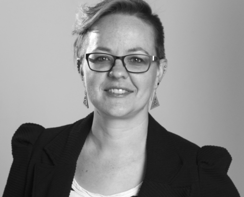 Susannah Kings-Lynne is one of the co-founders of the contemporary jewellery collective, Wayward Jewellers Society.
