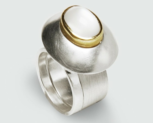 Claire Townsend, Moonstone companion ring